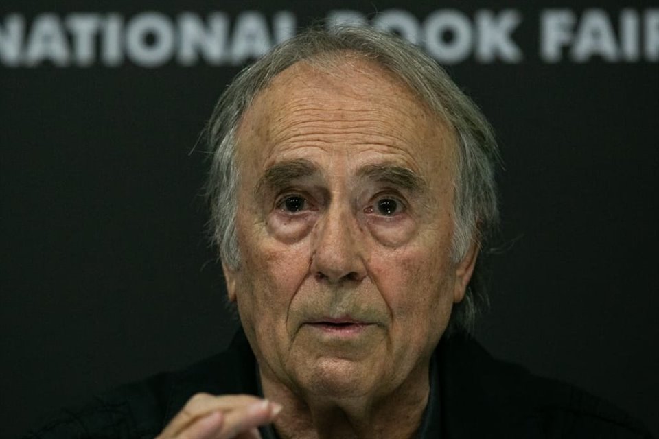 Serrat llegó esta tarde a la Feria Internacional del Libro de Guadalajara como uno de los protagonista de Barcelona como invitada de honor.