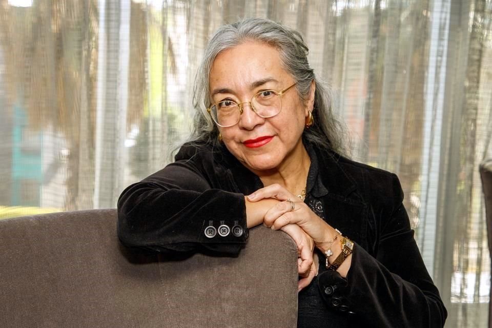 Cristina Rivera Garza ha estado muy activa en FIL, pues además de presentar 'Terrestre', estuvo en charlas en el pabellón de Barcelona, presentó libros de otros autores y reediciones de los suyos.