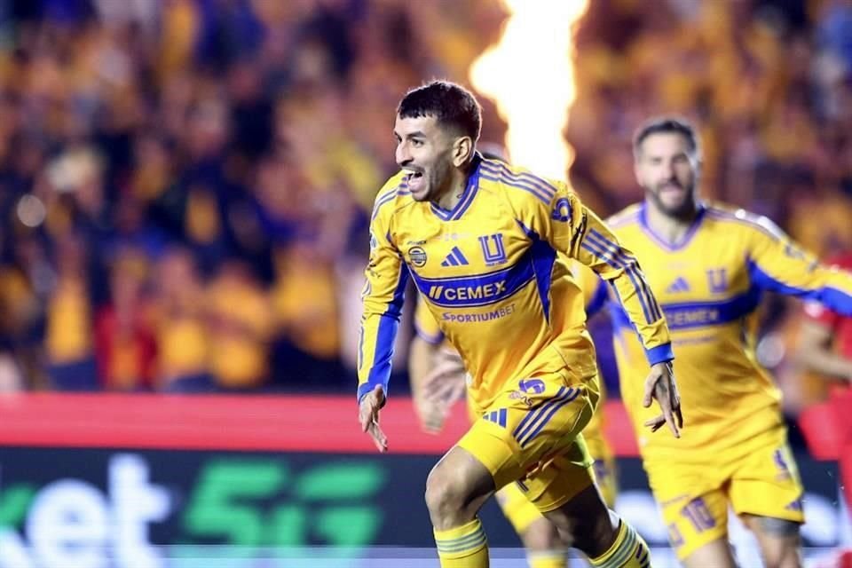 Tras un error de Hugo González, Ángel Correa abrió el marcador a favor de los felinos.